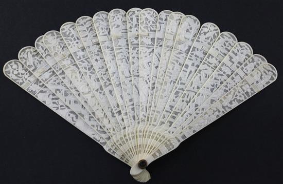 A Chinese export ivory brise fan, 19th century, 19cm, lacking guards